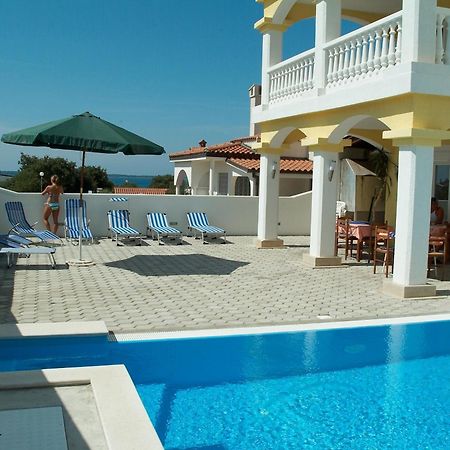Rooms With A Swimming Pool Peroj, Fazana - 2235 Exteriér fotografie
